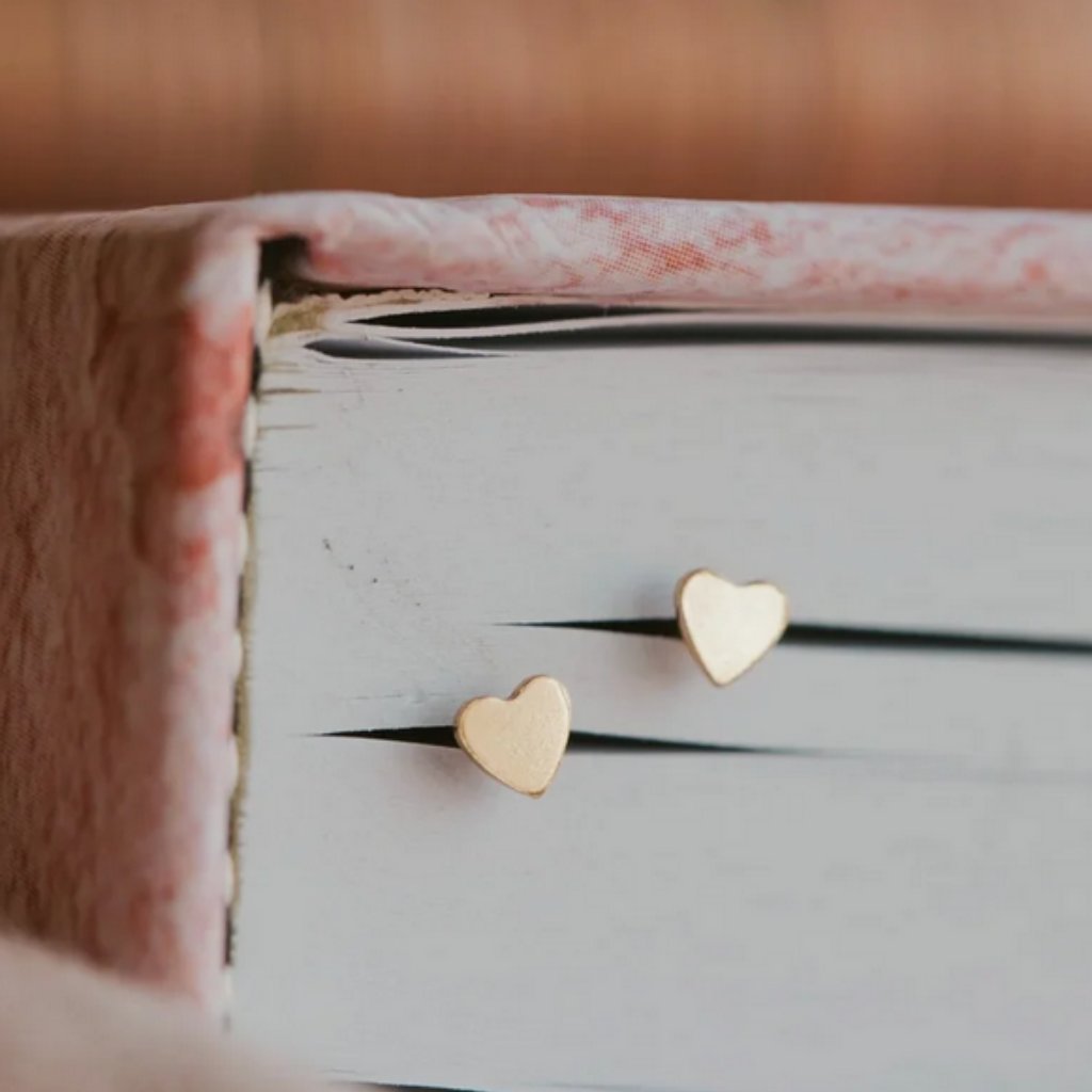 Nip Helloadorn Tiny Heart Studs